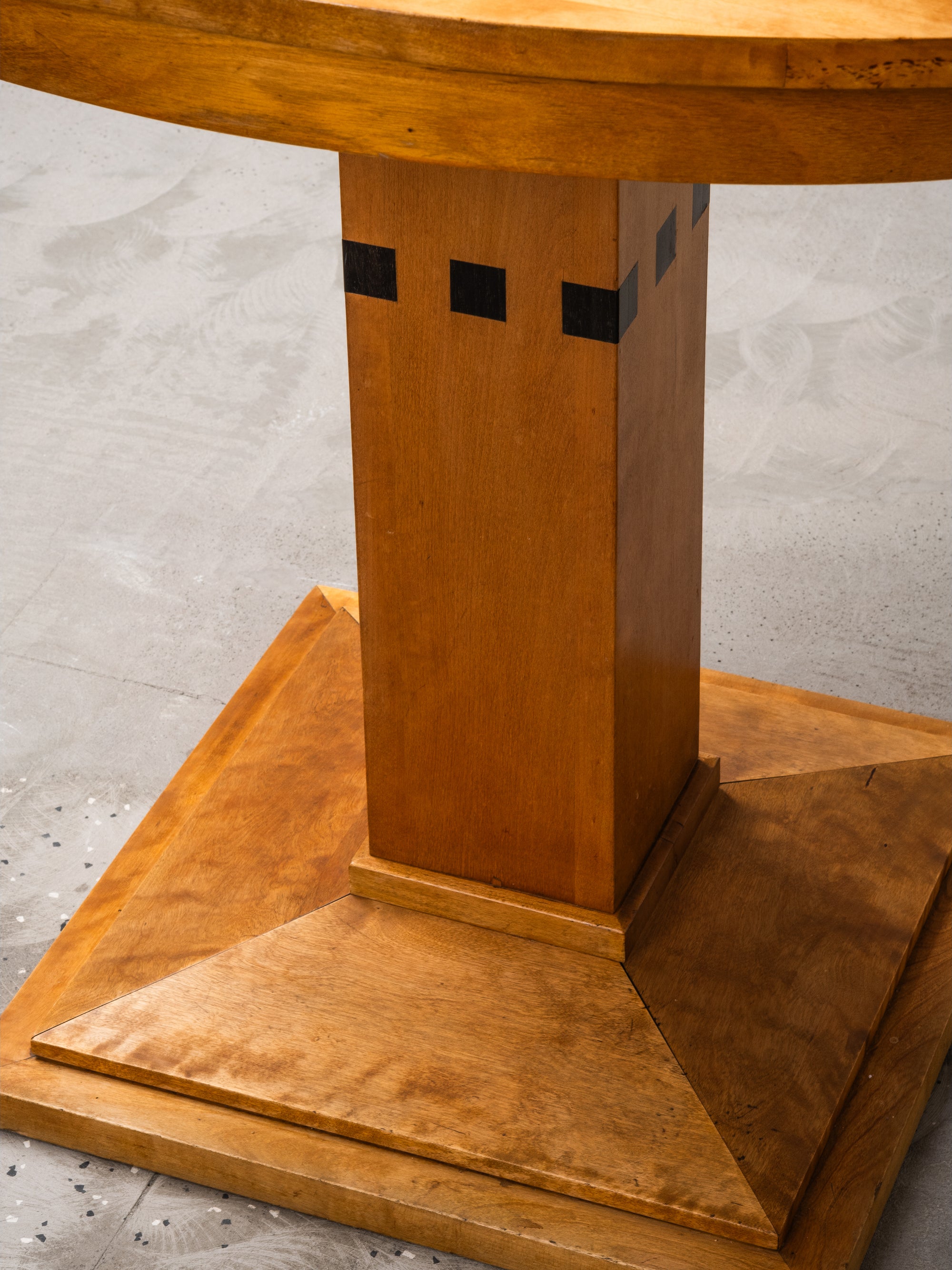 Finnish Functionalist Oval Pedestal Table in Birch, 1940s