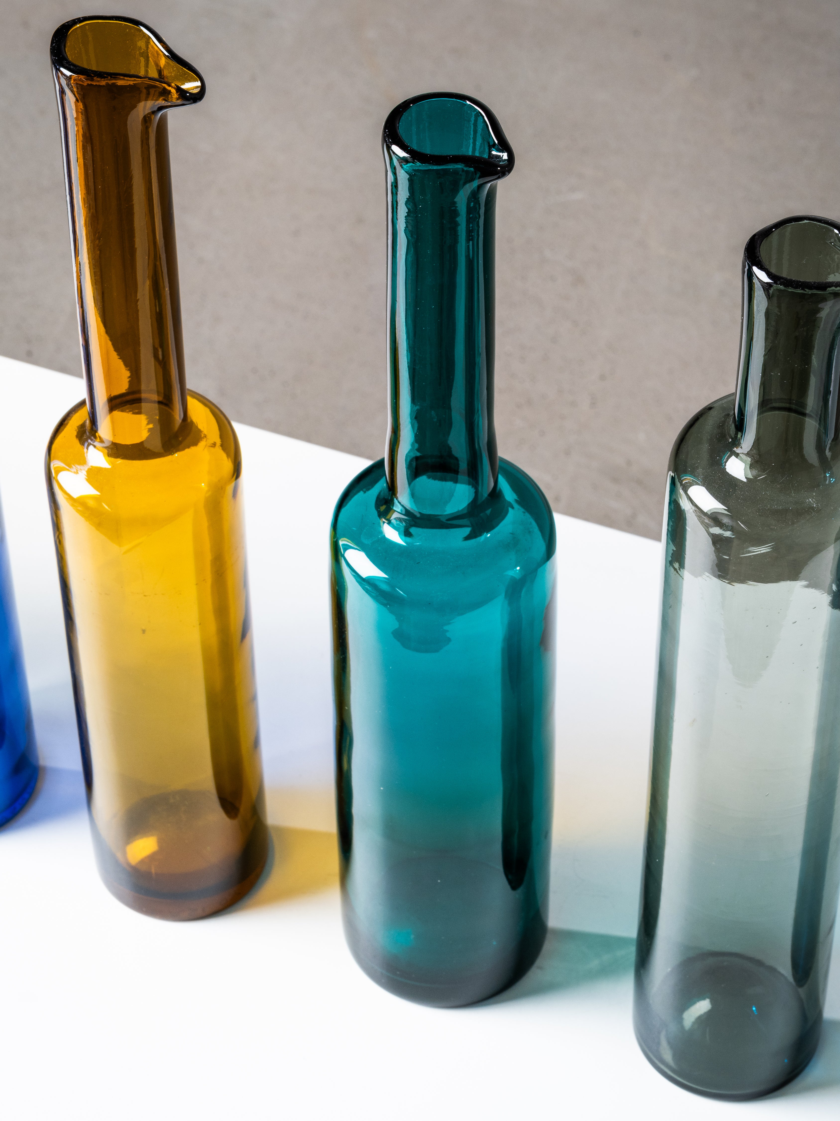 『MADE IN FINLAND 』VINTAGE GLASS BOTTLES Set of 12 Glass Bottles by Nanny Still, Riihimäen Lasi, Finland