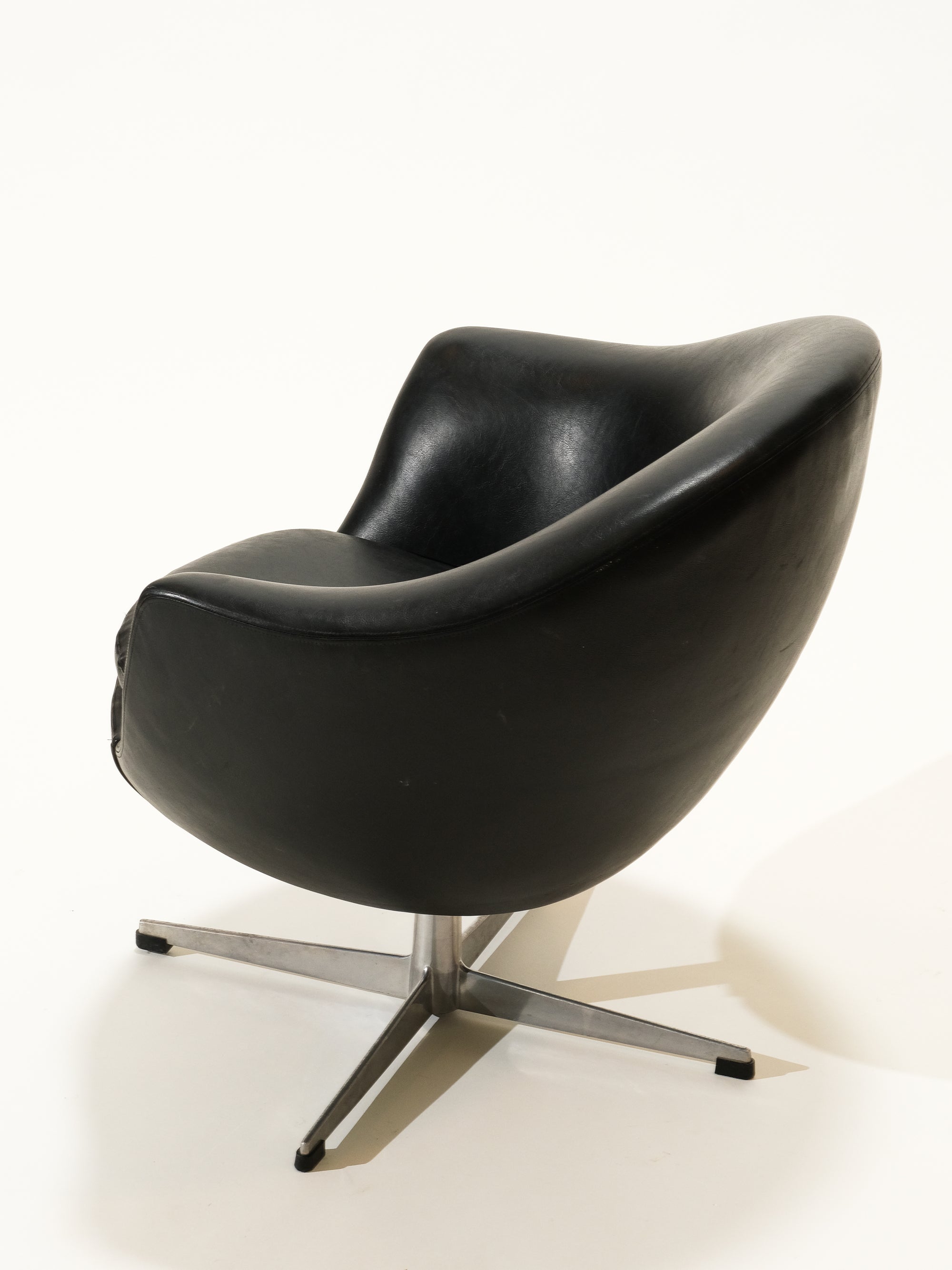 Black Swivel Pod Chair, 1960s