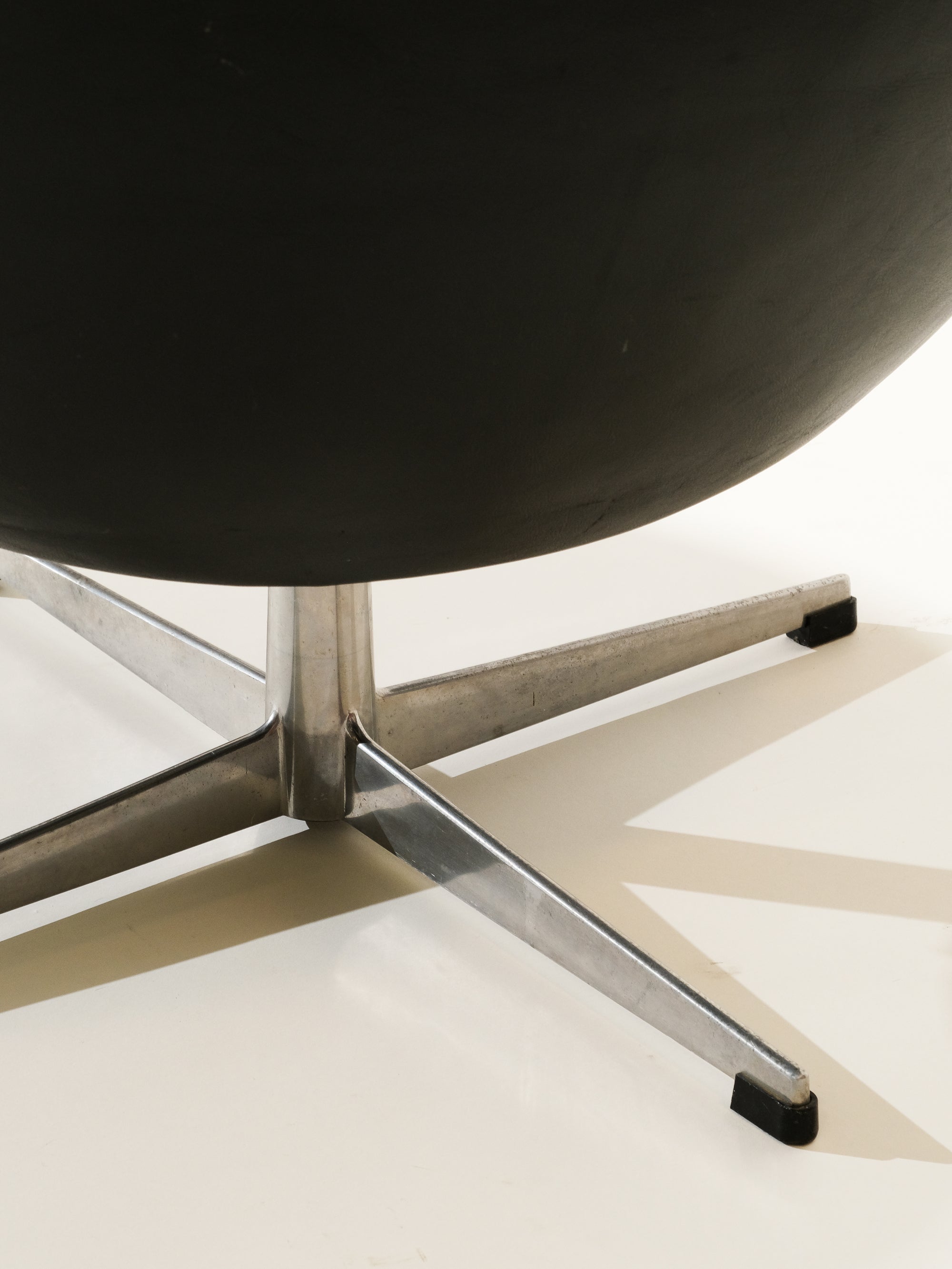 Black Swivel Pod Chair, 1960s