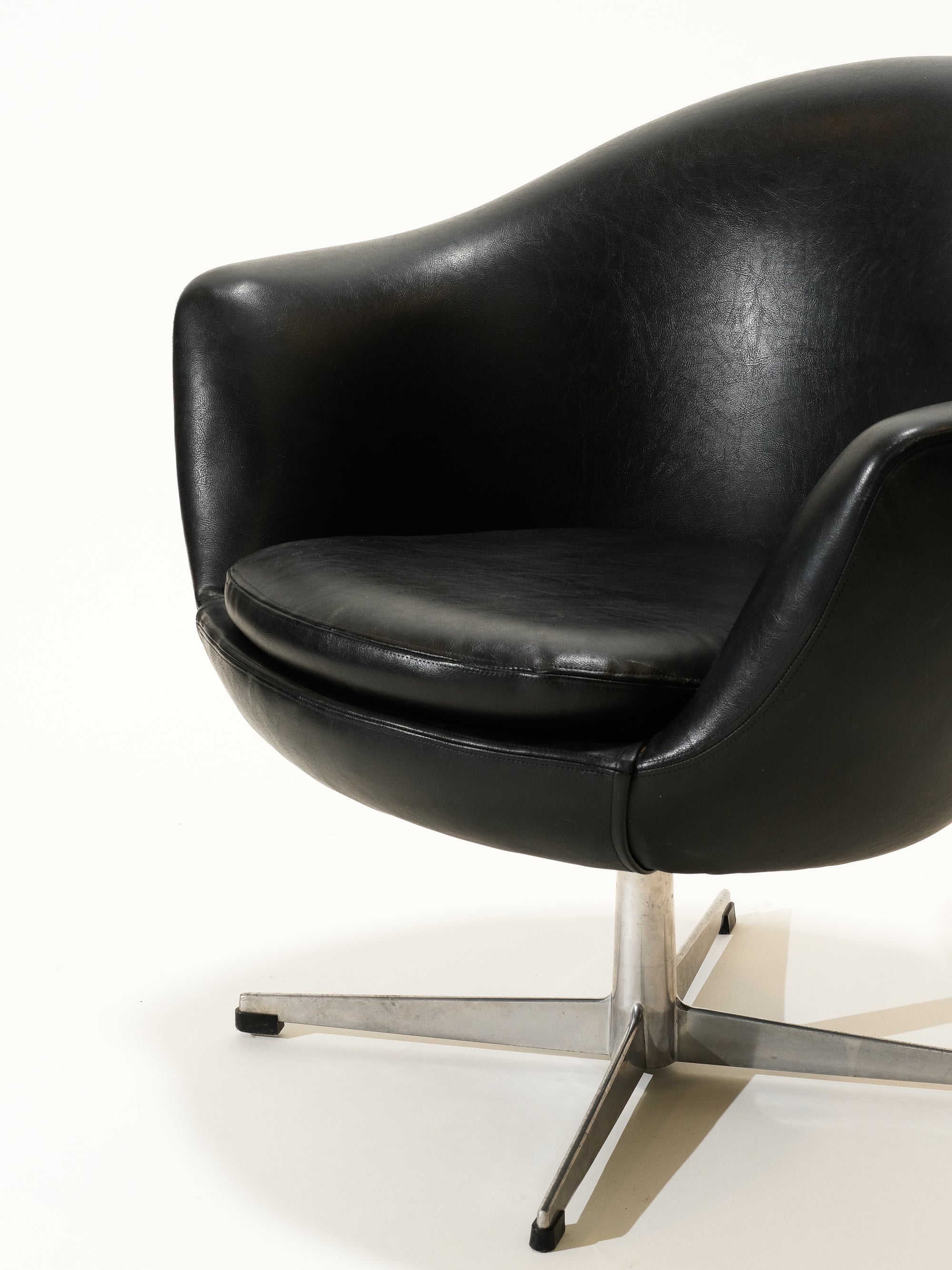 Black Swivel Pod Chair, 1960s