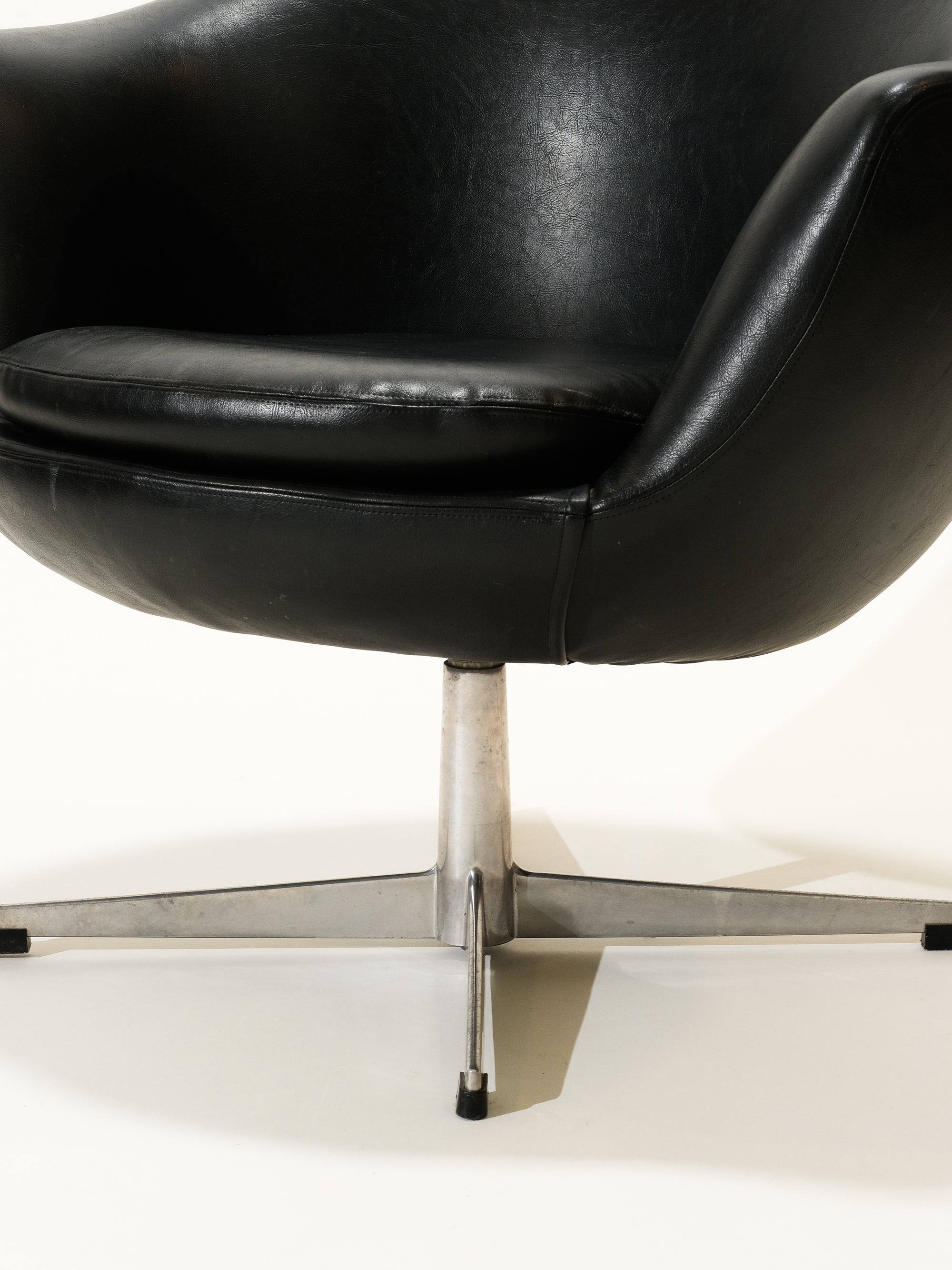 Black Swivel Pod Chair, 1960s