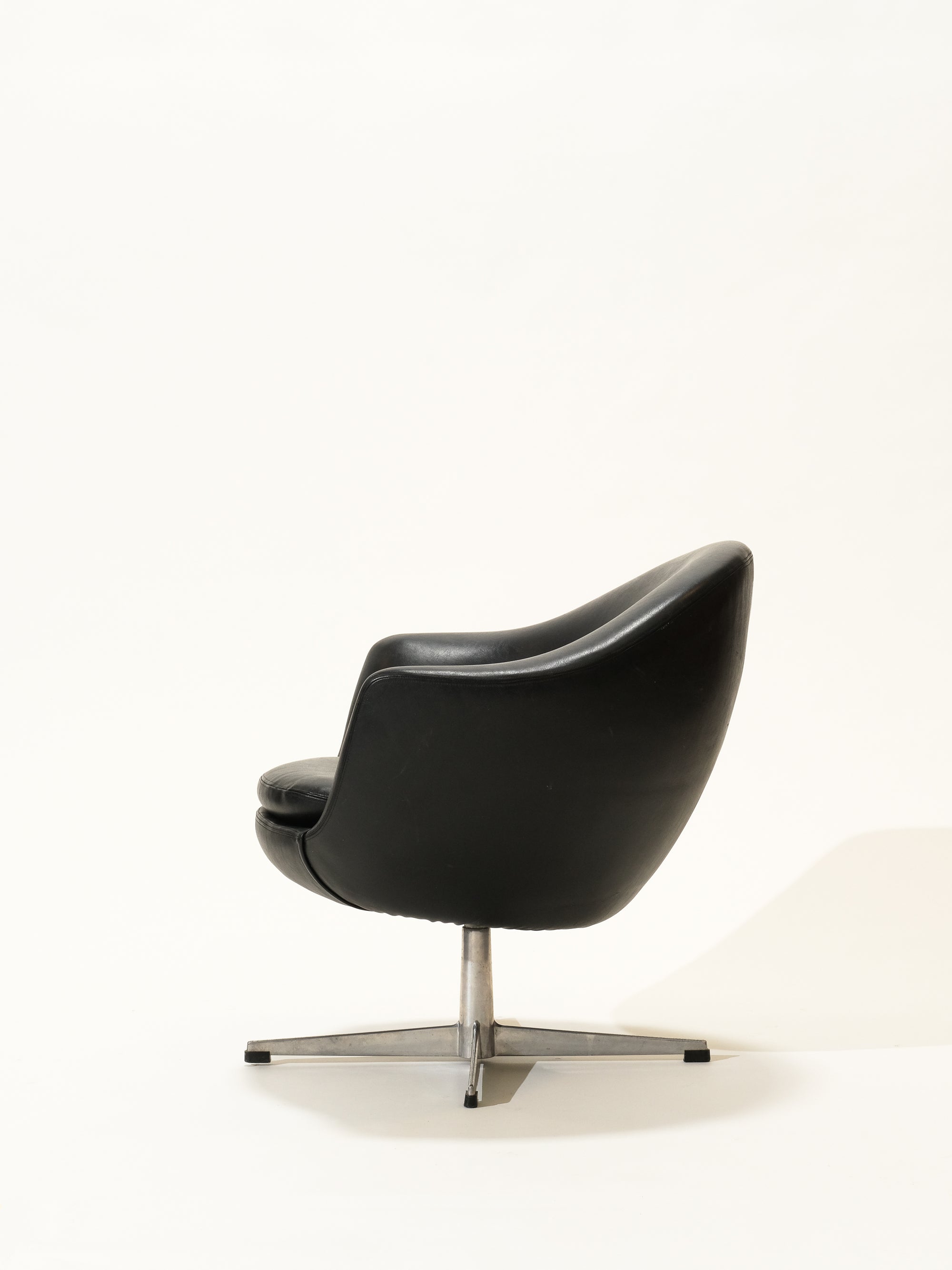 Black Swivel Pod Chair, 1960s