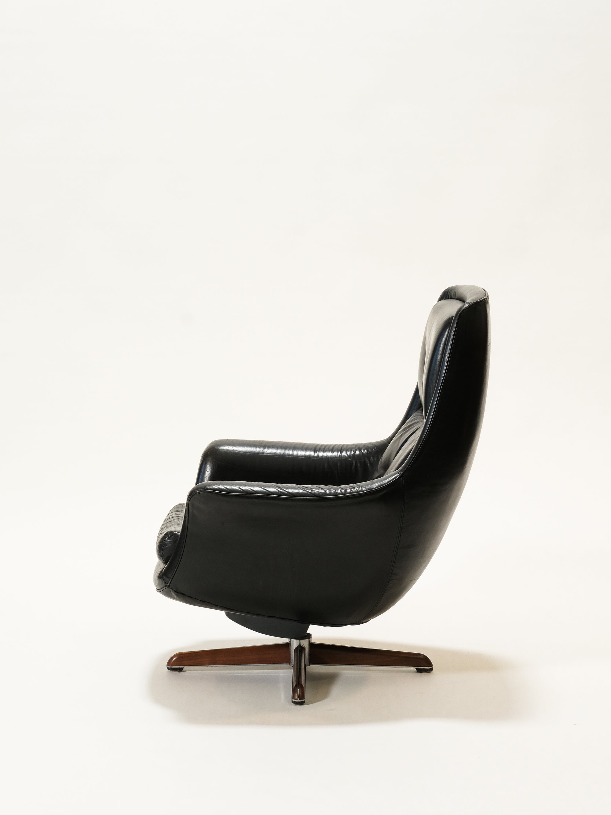 Black Leather Swivel Lounge Chair, 1960s