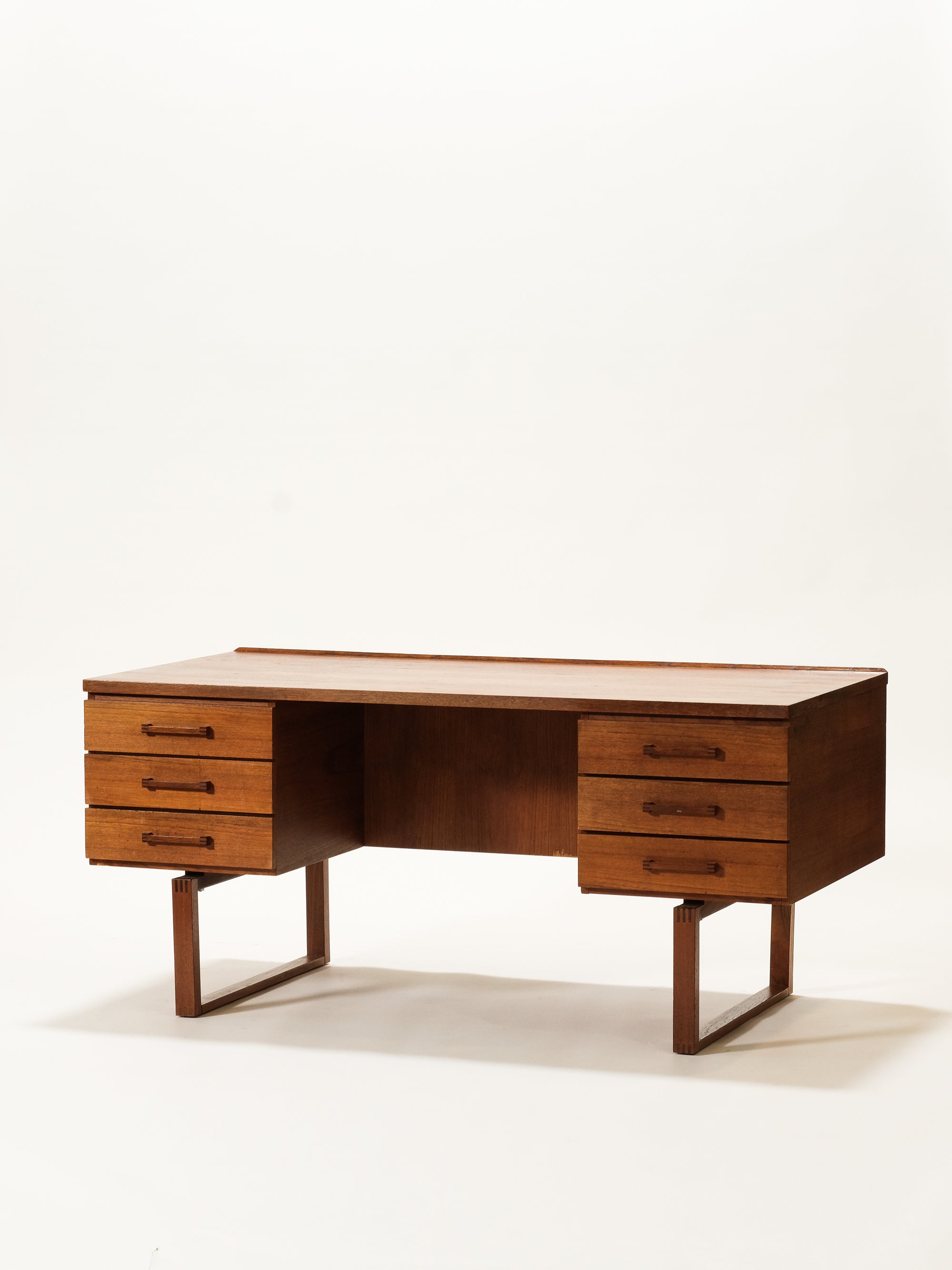 Mid-Century Teak Desk by Henning Jensen &amp; Torbin Valeur for Dyrlund, Denmark, 1960s