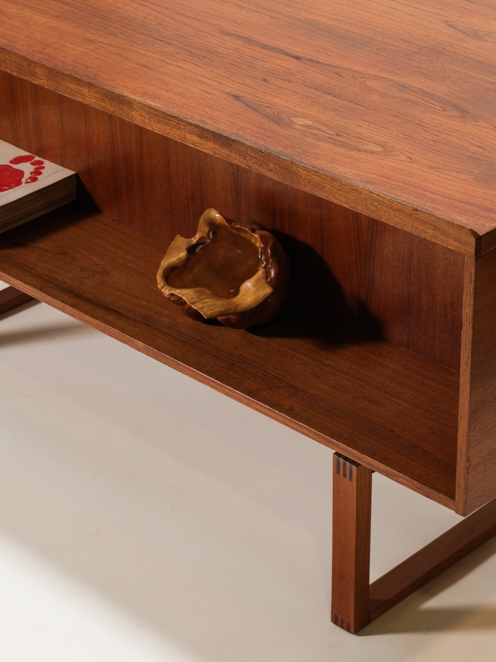 Mid-Century Teak Desk by Henning Jensen &amp; Torbin Valeur for Dyrlund, Denmark, 1960s