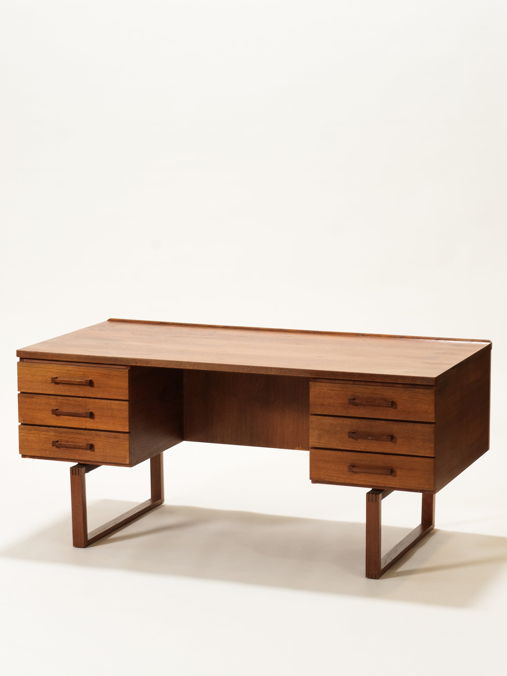 Mid-Century Teak Desk by Henning Jensen &amp; Torbin Valeur for Dyrlund, Denmark, 1960s