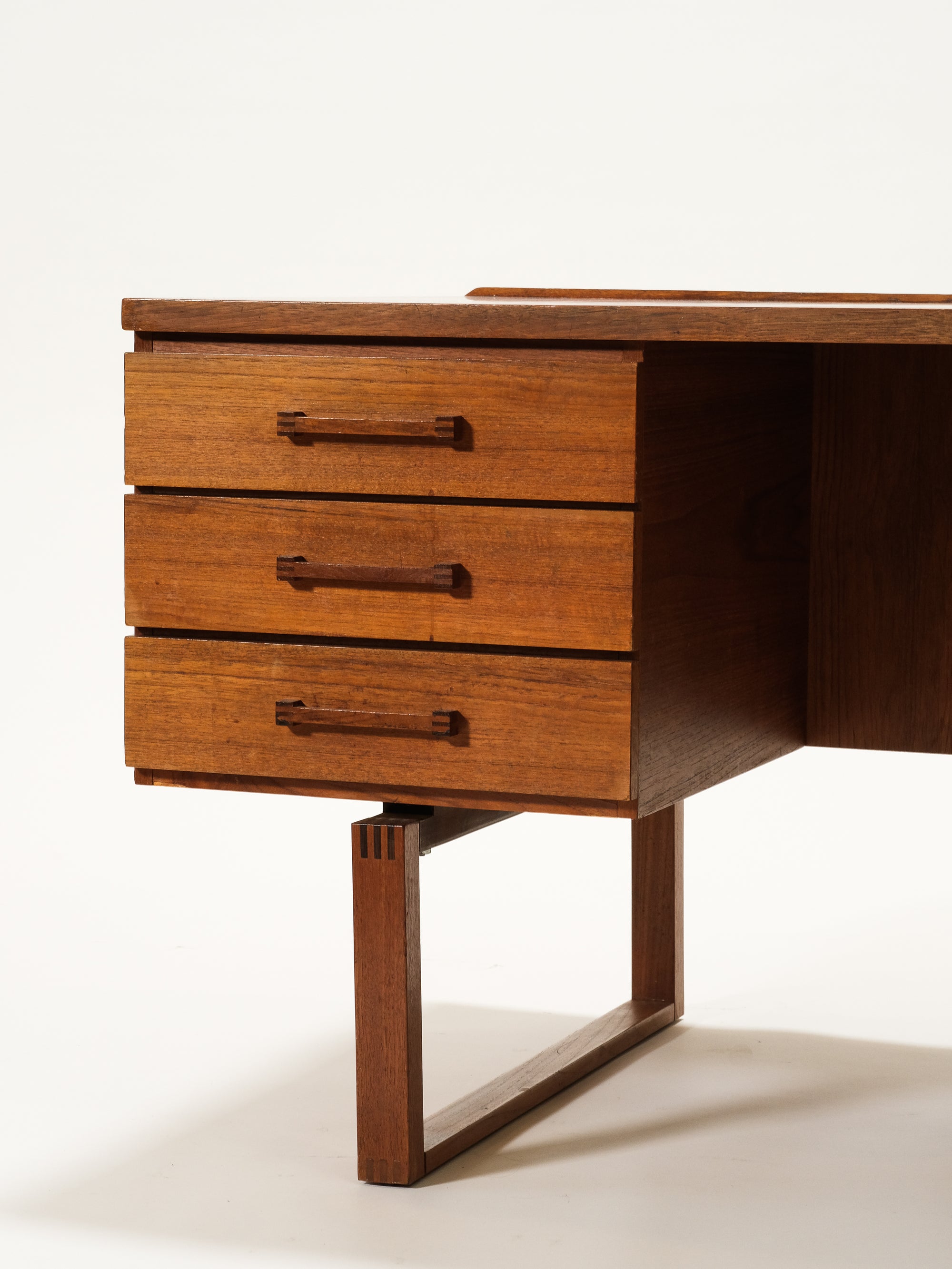 Mid-Century Teak Desk by Henning Jensen &amp; Torbin Valeur for Dyrlund, Denmark, 1960s