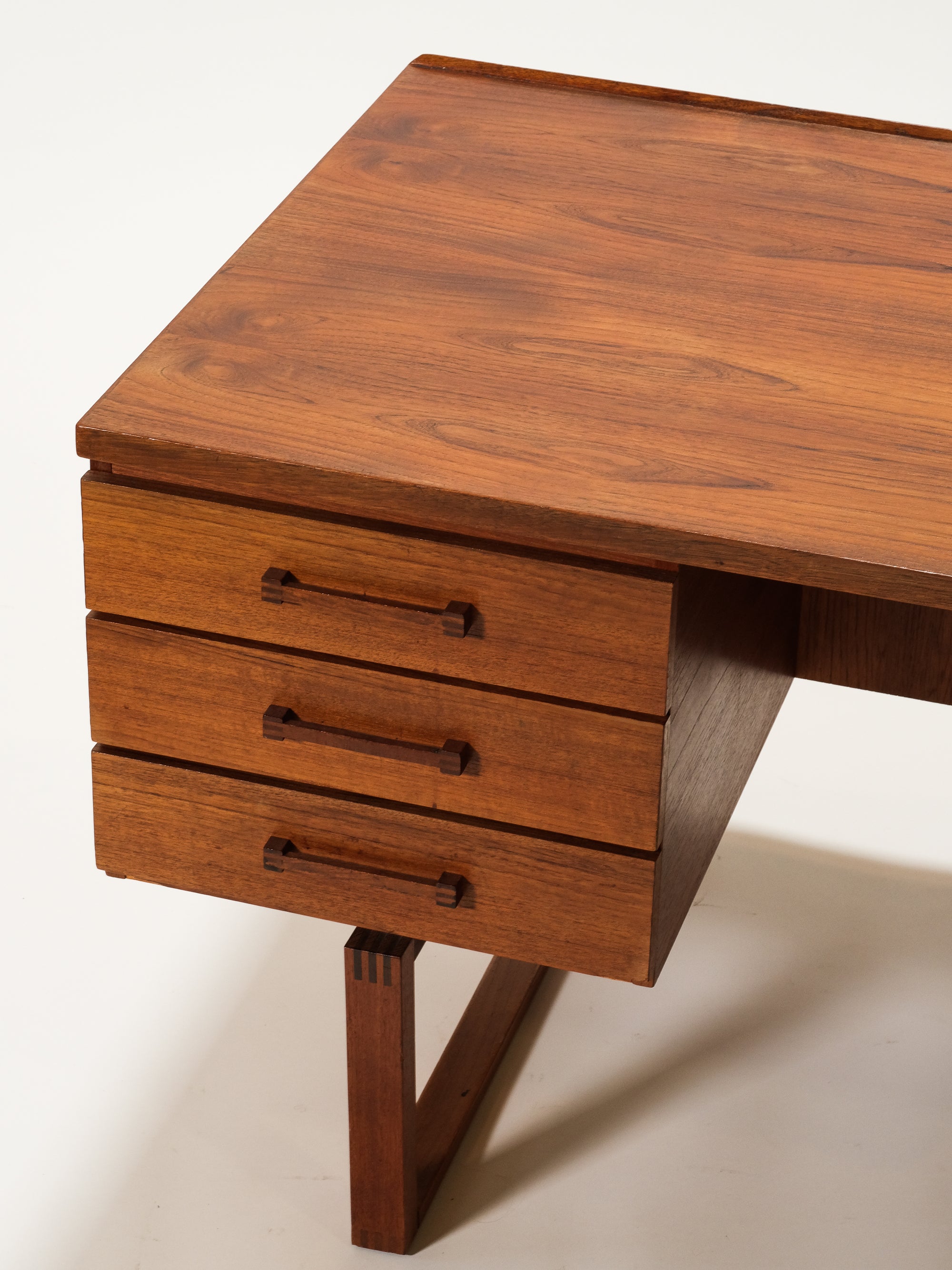 Mid-Century Teak Desk by Henning Jensen &amp; Torbin Valeur for Dyrlund, Denmark, 1960s